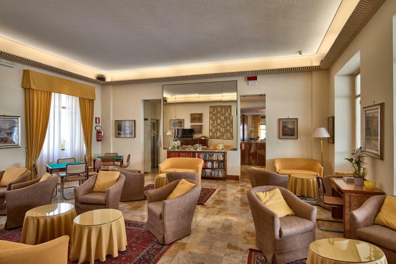 Hotel Bellavista Менаджо Екстериор снимка